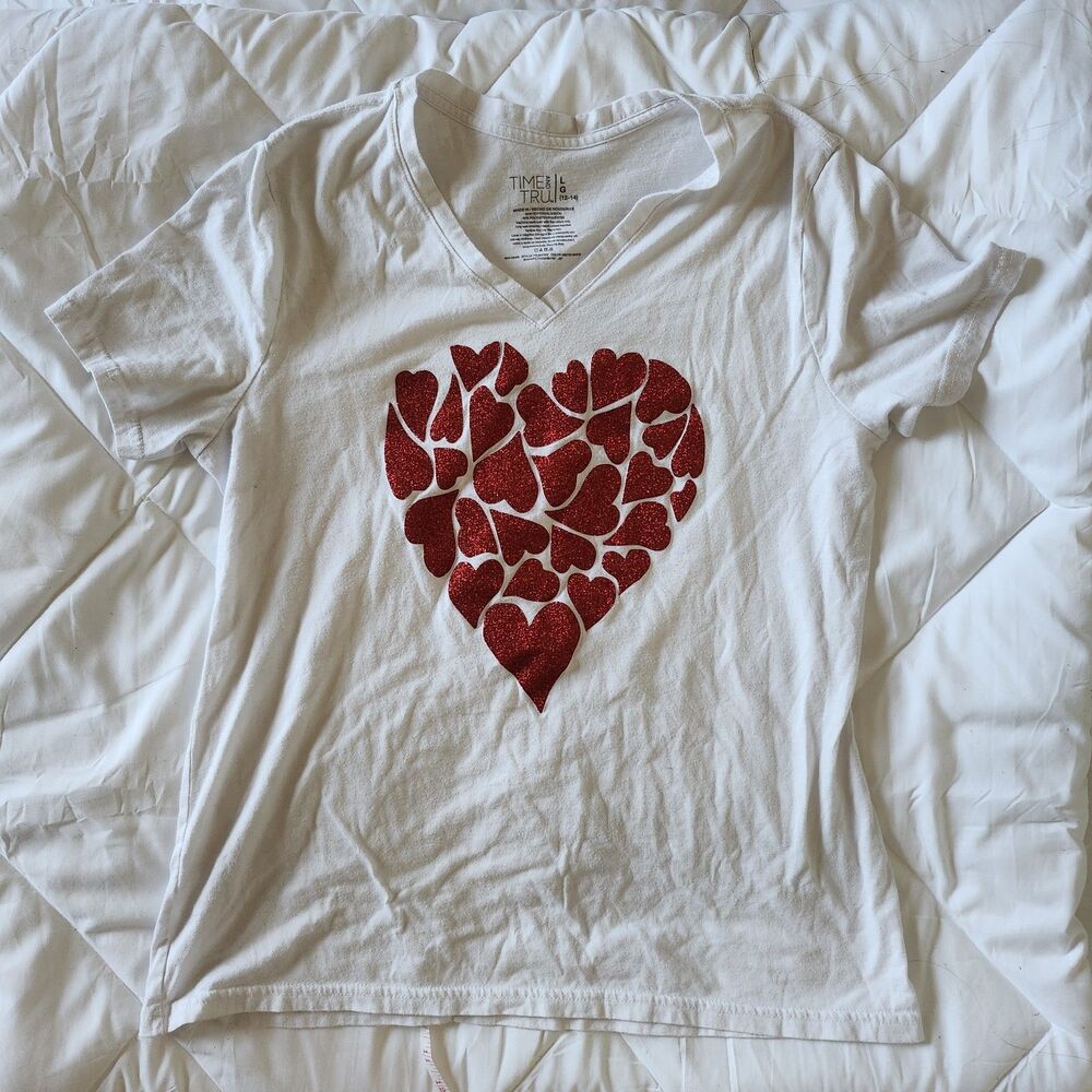 Time and Tru White V-Neck Red Glitter Heart Graphic Tee Size L
